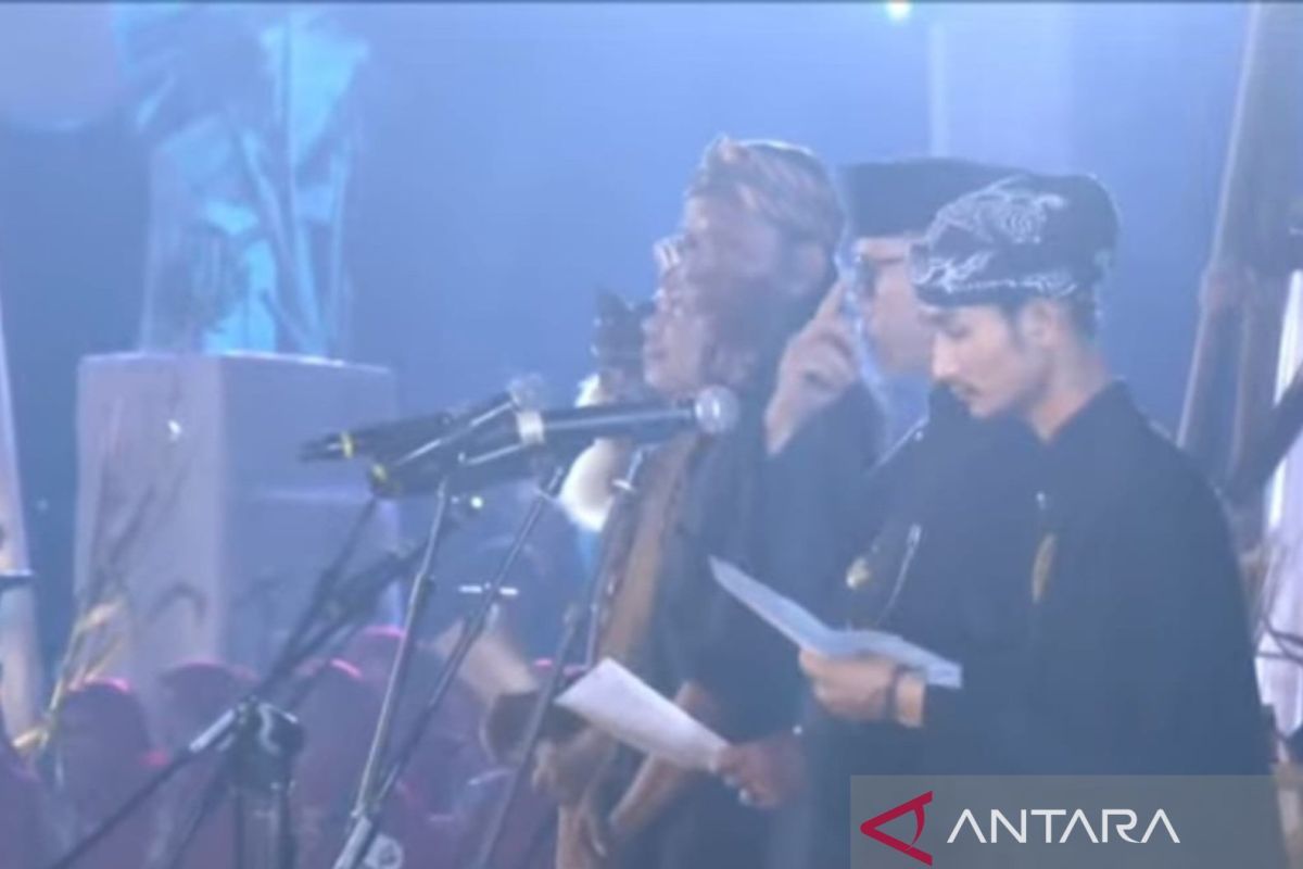 History reading in five Sundanese dialects marks West Java anniversary