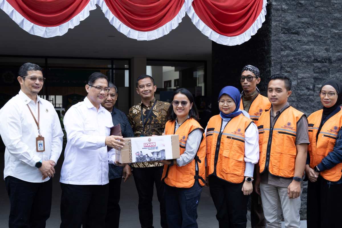 FK-KMK UGM Sends Medical Team and Medicines for NTT Earthquake Victims