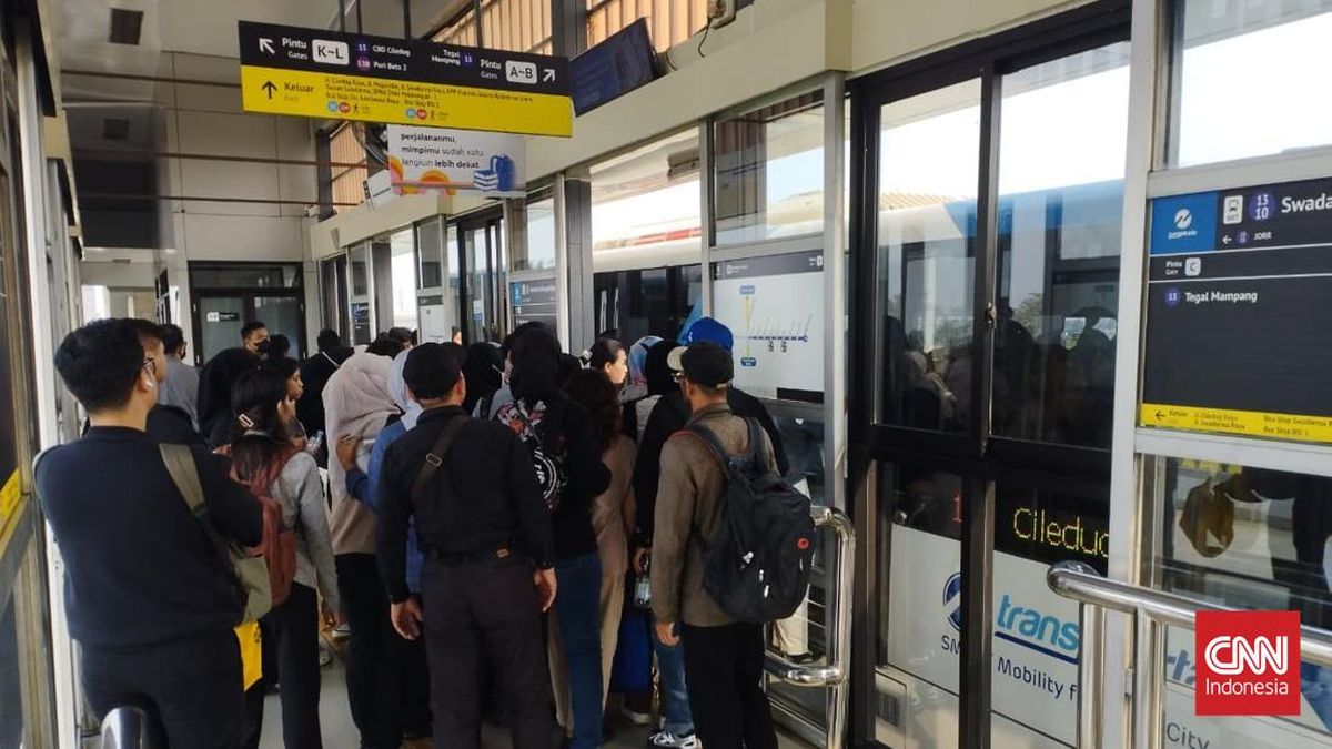 Excavation on Ciledug Raya Causes Delays for Transjakarta 'Sky Route'