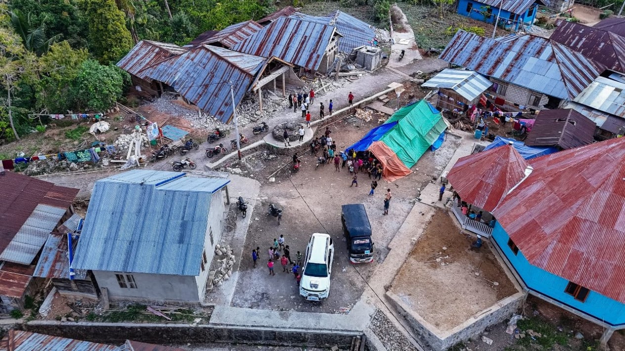 PKT Distributes Logistics and Urgent Supplies for NTT Earthquake Victims