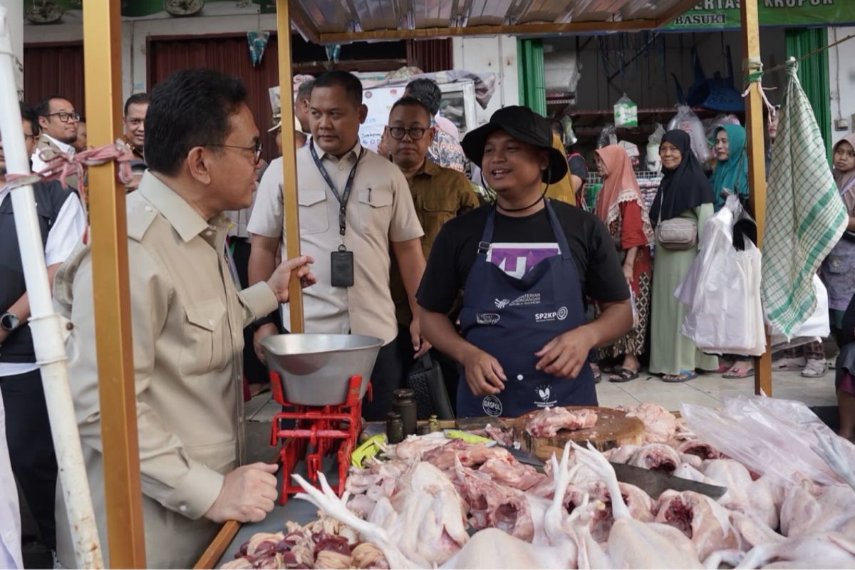 Trade Minister stresses importance of chicken prices aligning with reference price