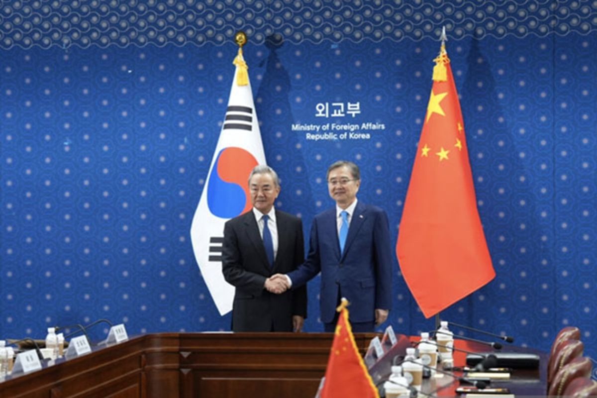 China pledges constructive role for peace on Korean Peninsula