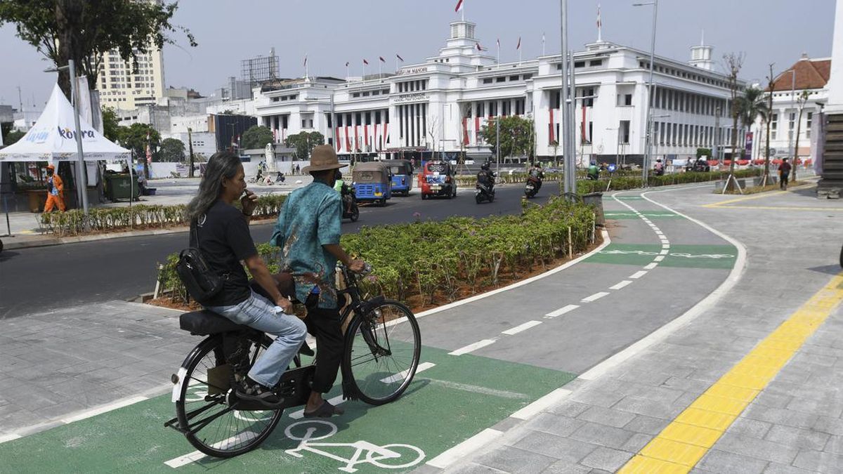 Pramono Considers Proposal to Remove Cycle Lanes