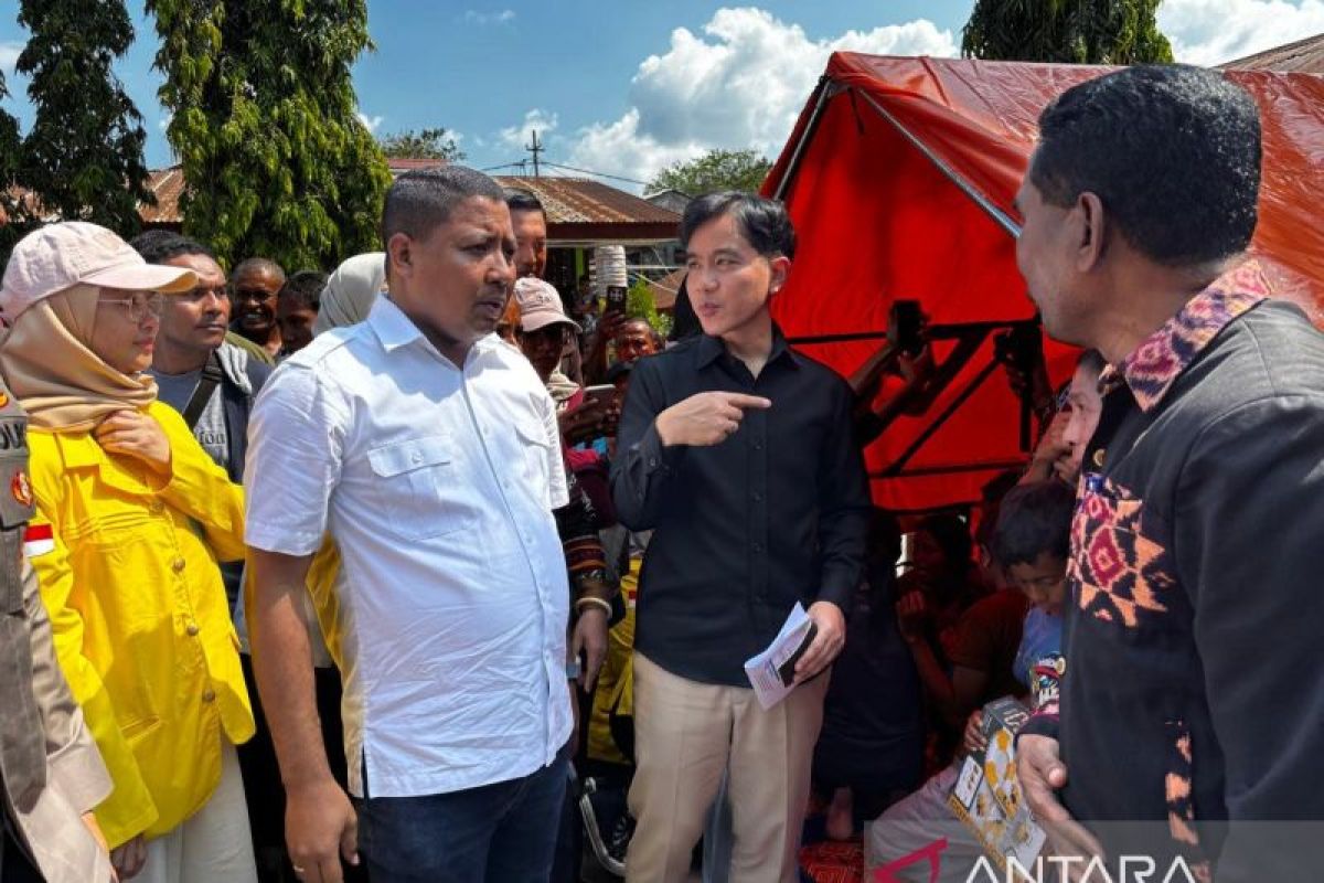 Vice President visits evacuees, inspects damaged port in Sikka