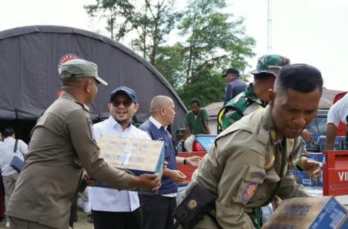 PKT Distributes Urgent Aid to Residents Affected by NTT Earthquake