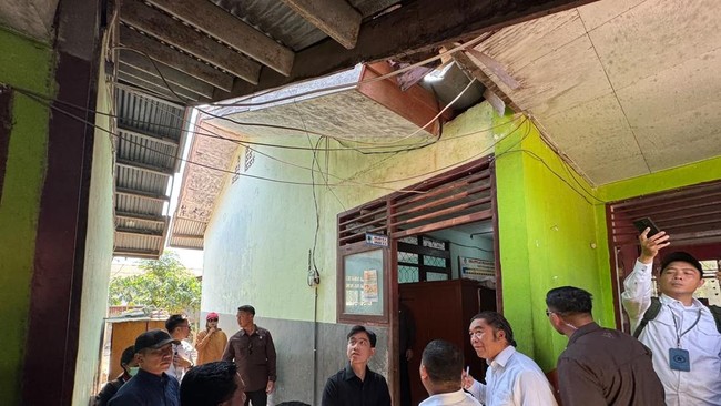 Gibran Inspects School Damaged by NTT Earthquake, Here's Its Current Condition