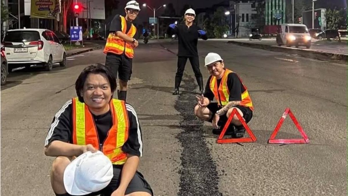 Genburgeract, the 'Pothole Patching Critique' Movement from Bekasi