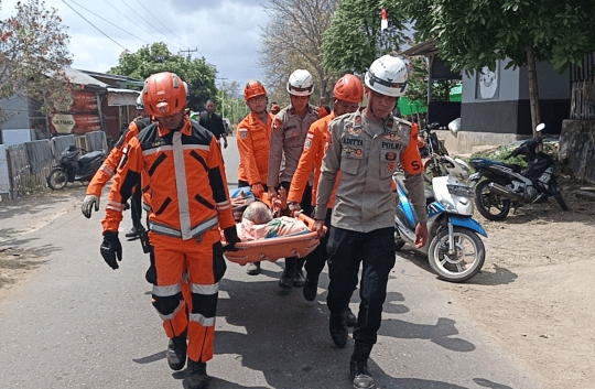 SAR Team Evacuates Elderly and Pregnant Woman Following NTT Earthquake