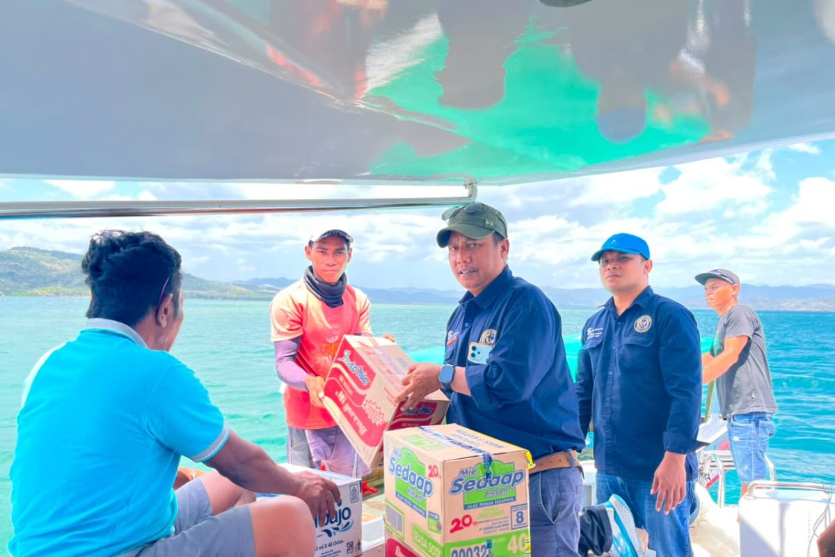 West Manggarai Regency distributes earthquake aid to northern coastal areas