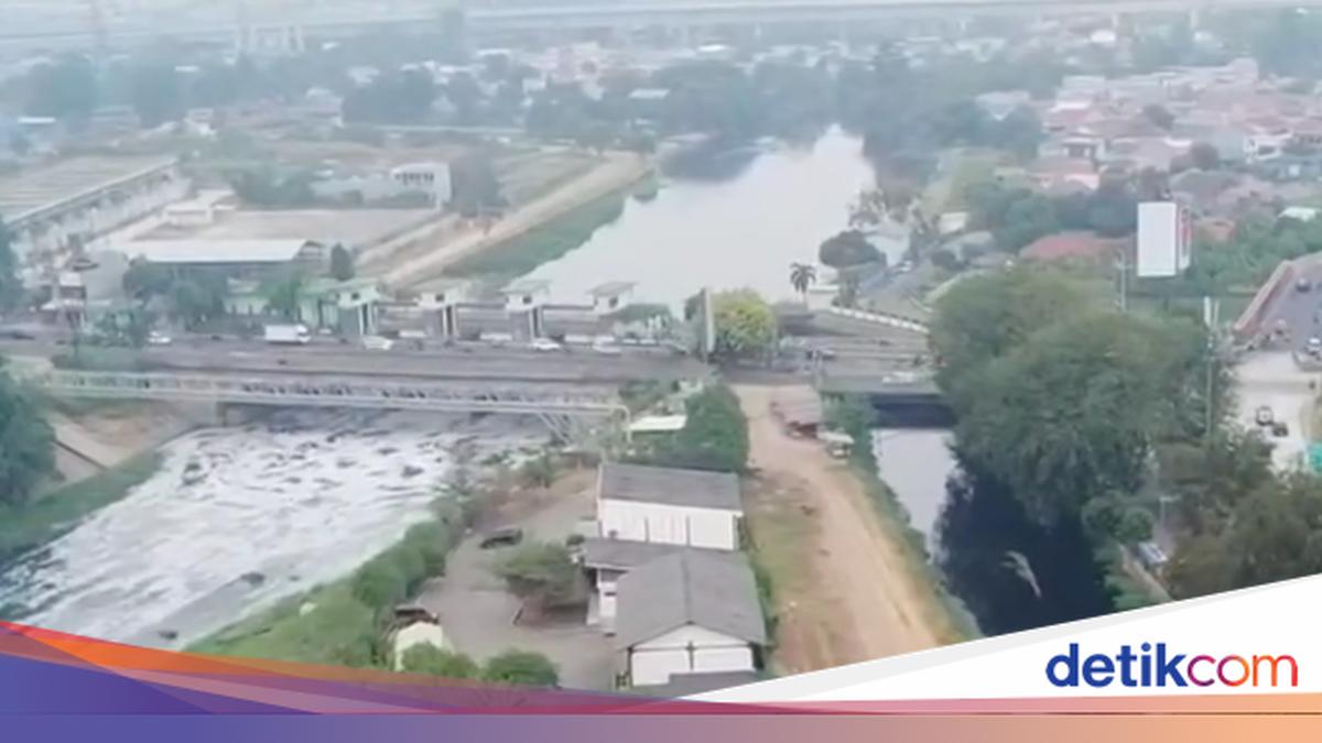 Beyond Four Laundries in Bogor, Other Polluters of Bekasi River Sought