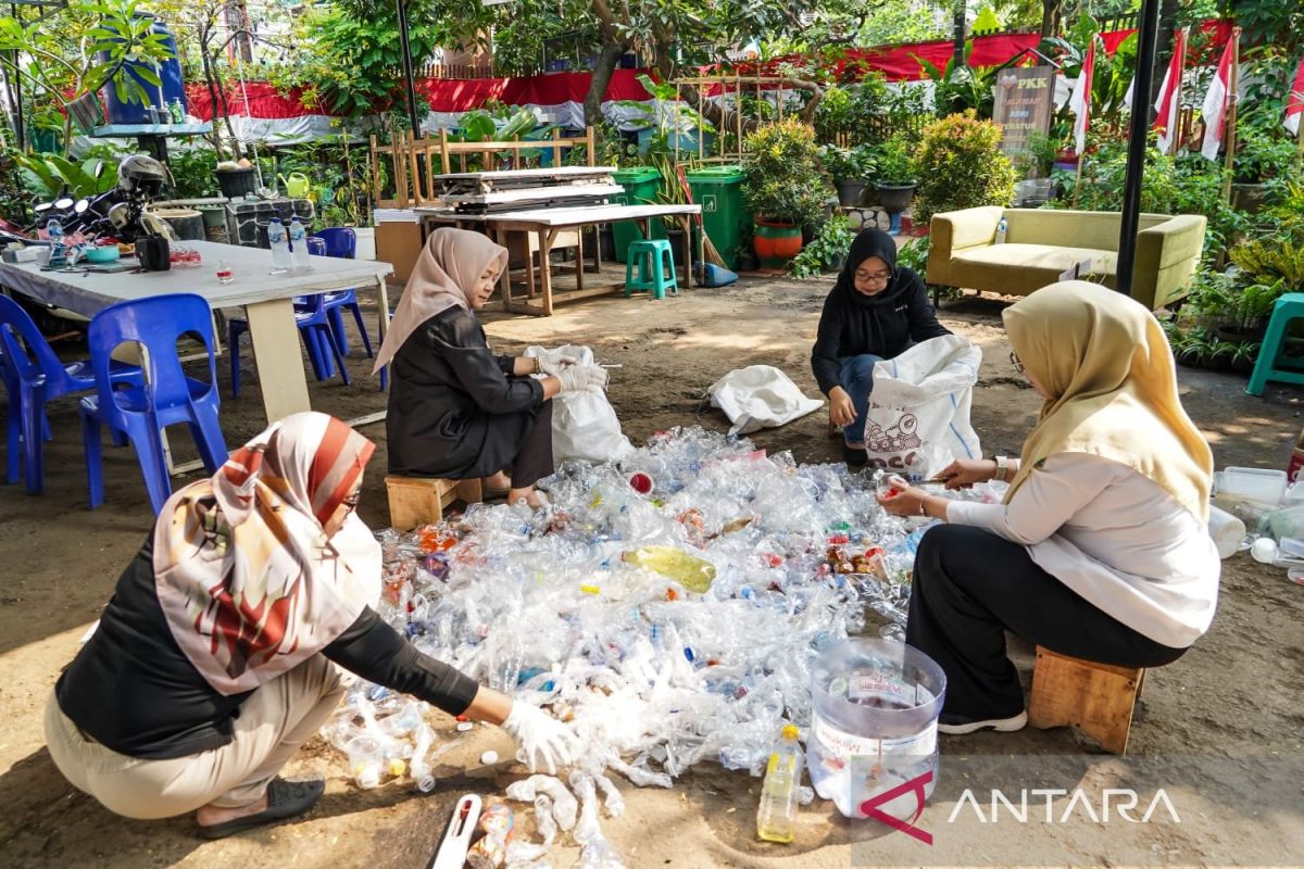 49,909 households in Central Jakarta have adopted waste sorting