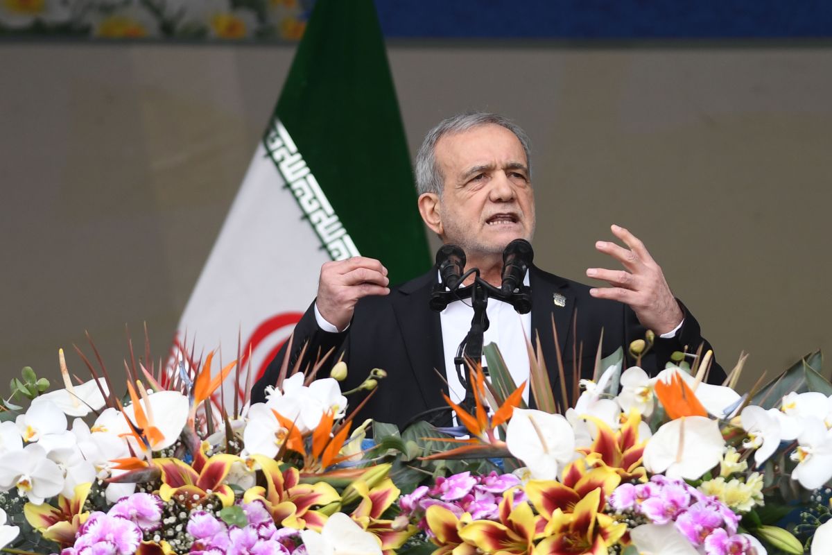Iranian President says negotiating with US does not mean surrender