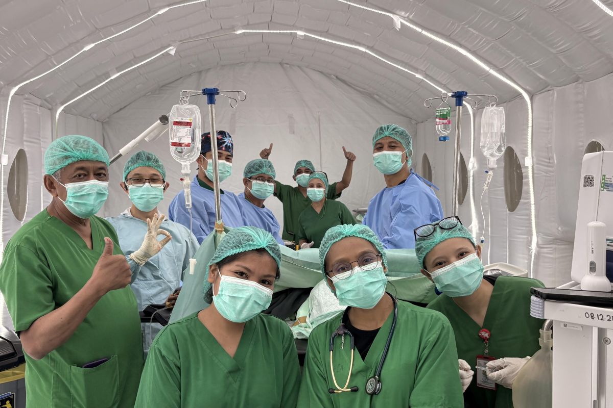 Field hospital begins operations, child patient surgery runs smoothly