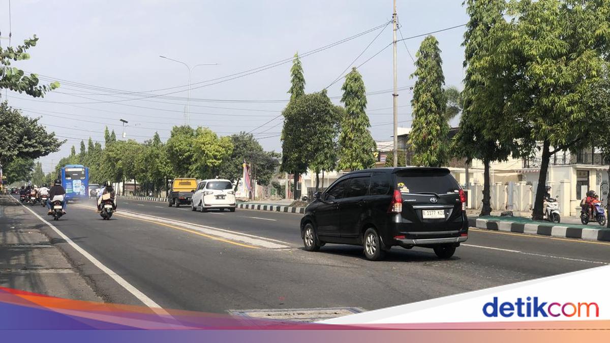 Maguwoharjo Ring Road Separator Removed