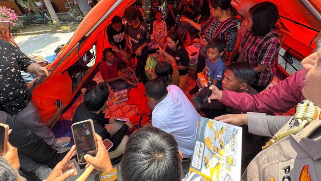 Meeting NTT Earthquake Victims, Vice President Gibran Apologises