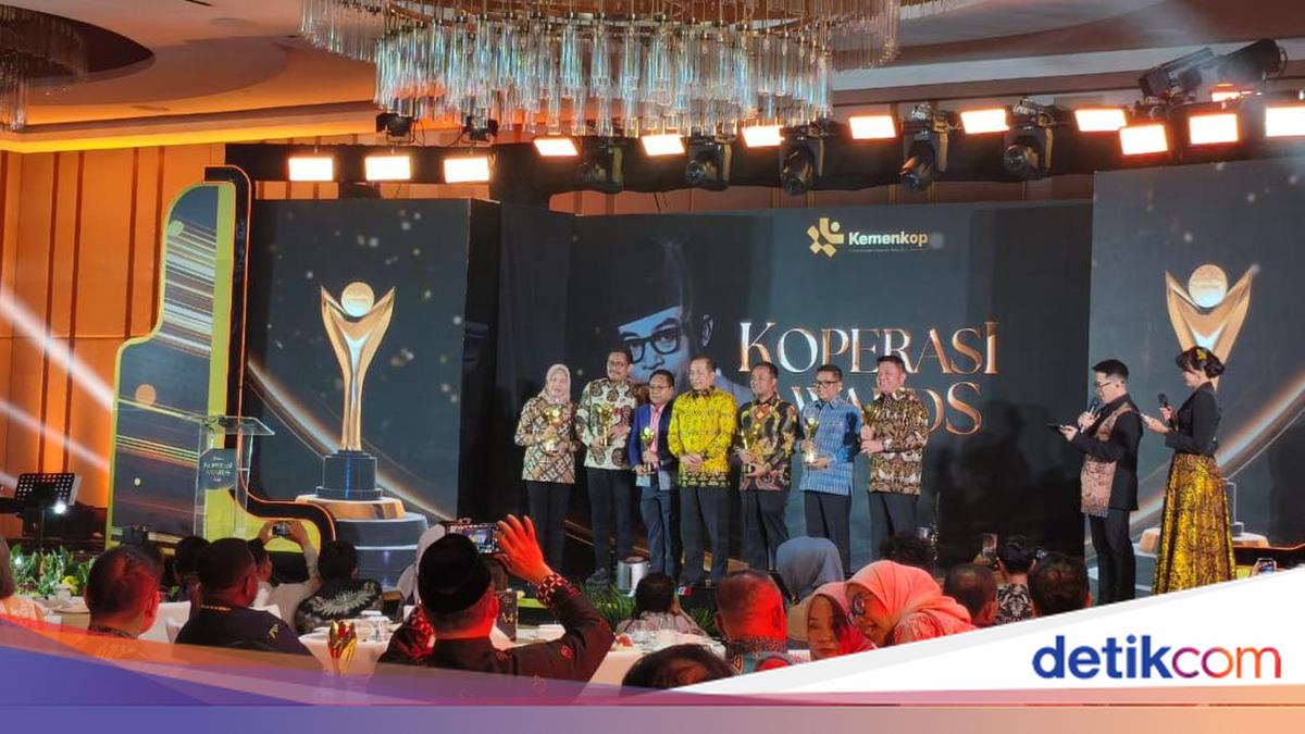 21 Regional Leaders Receive Bakti Koperasi Nayaka Mahambara at Koperasi Awards 2026