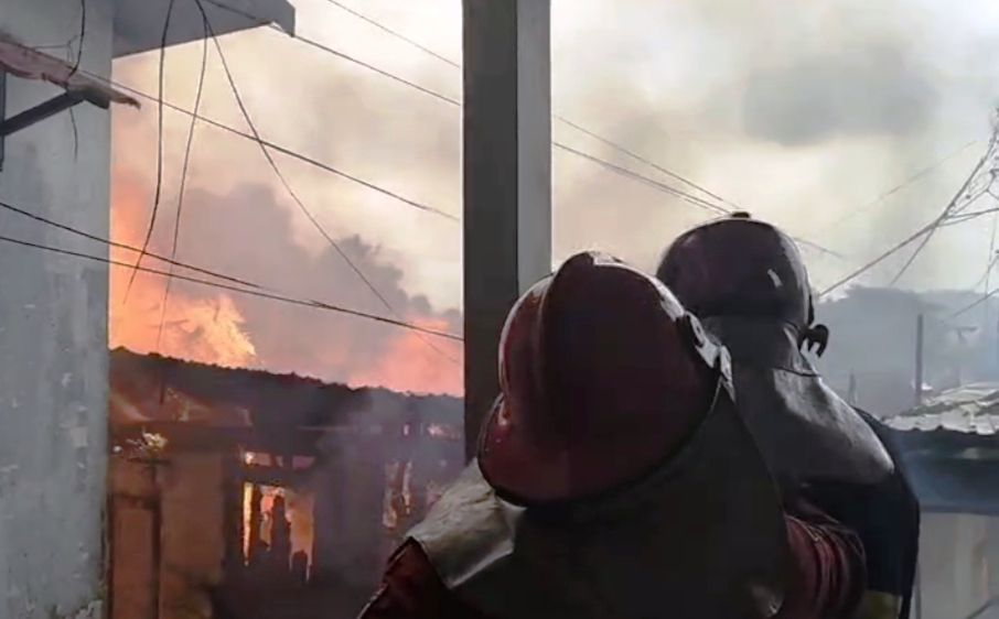 Balikpapan Fire Destroys 11 Homes