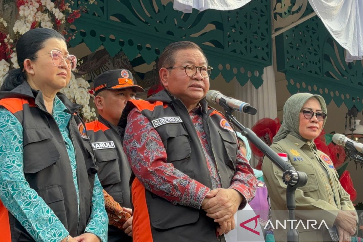 Pramono orders all traders to move into Kramat Jati Wholesale Market