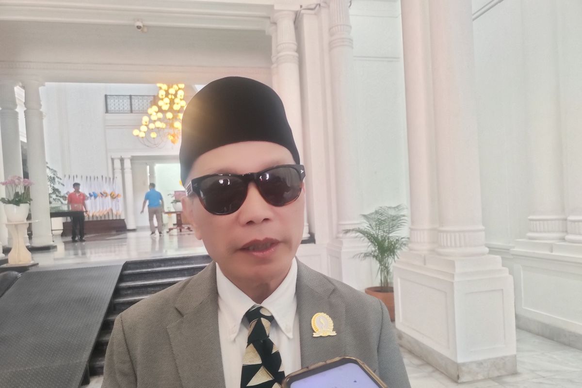 West Java DPRD urges KDM to balance physical development with poverty issues
