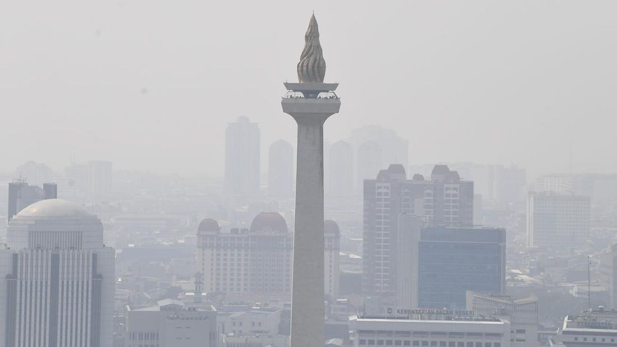 Pramono Admits Difficulty in Tackling Jakarta Pollution: Suburbs Still Use Coal