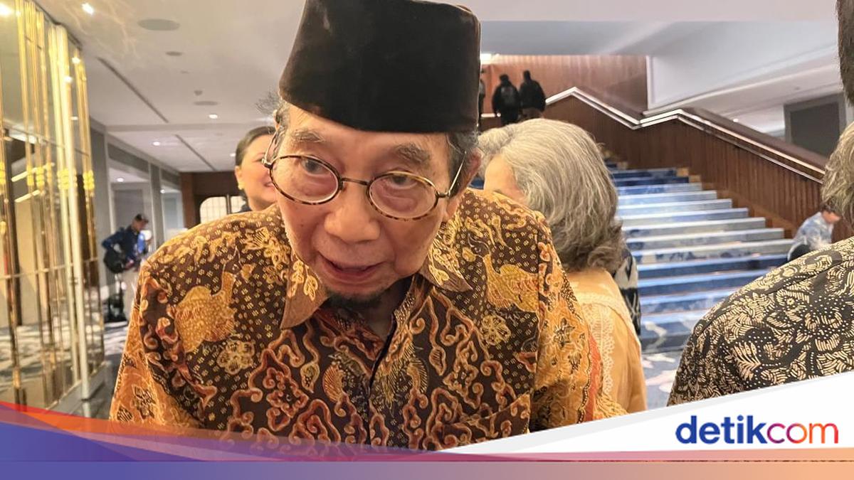 Sri Edi Swasono Receives Amerta Bakti Award, Confident Cooperatives Will Advance