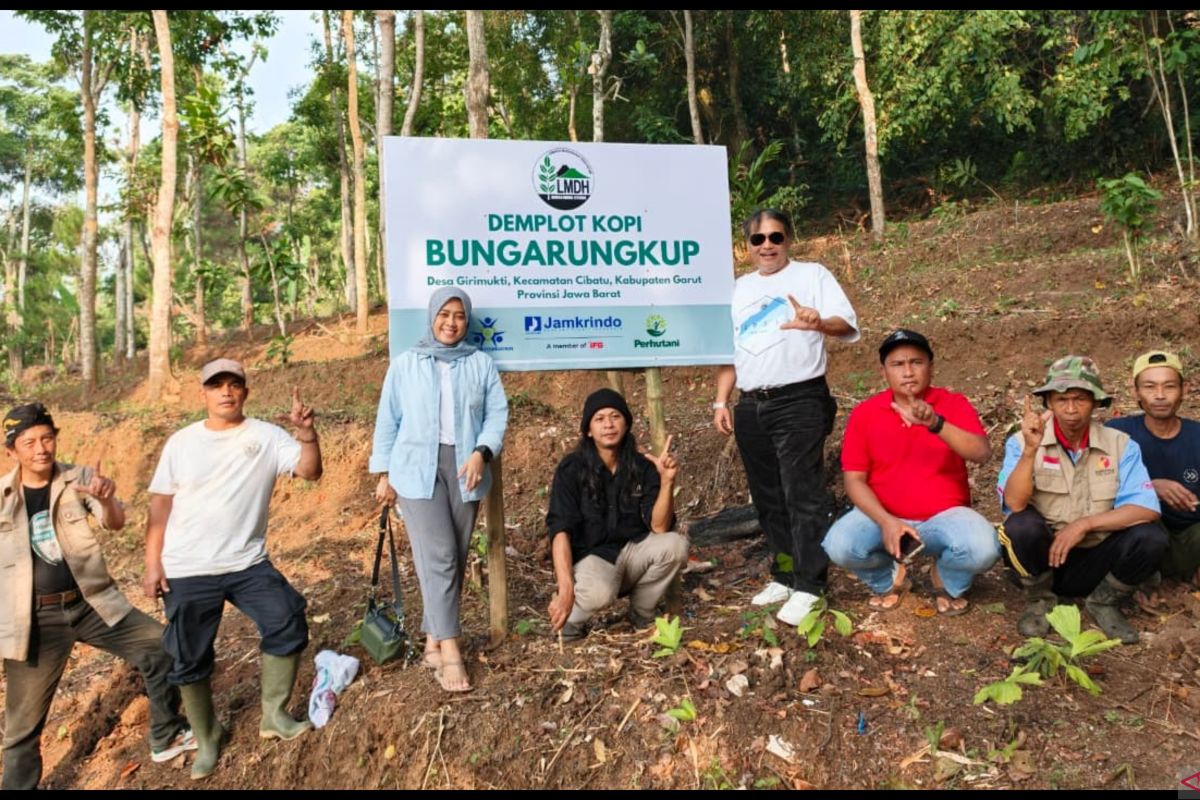Jamkrindo drives community empowerment in Garut to create economic value