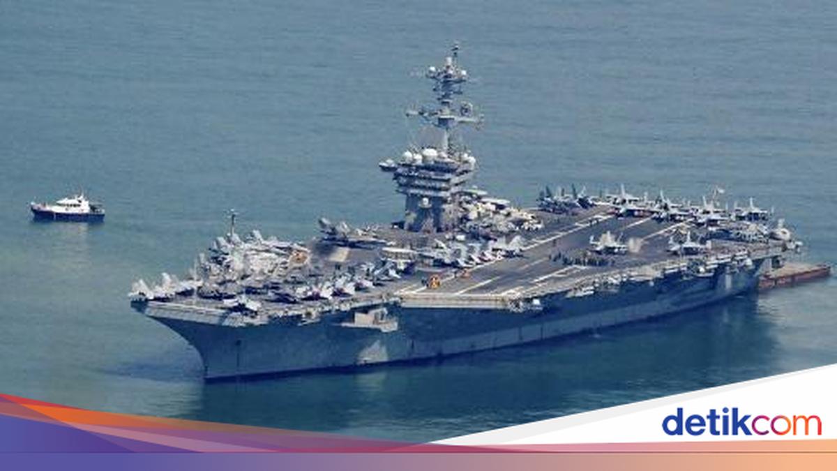 USS Abraham Lincoln Finally Departs the Middle East
