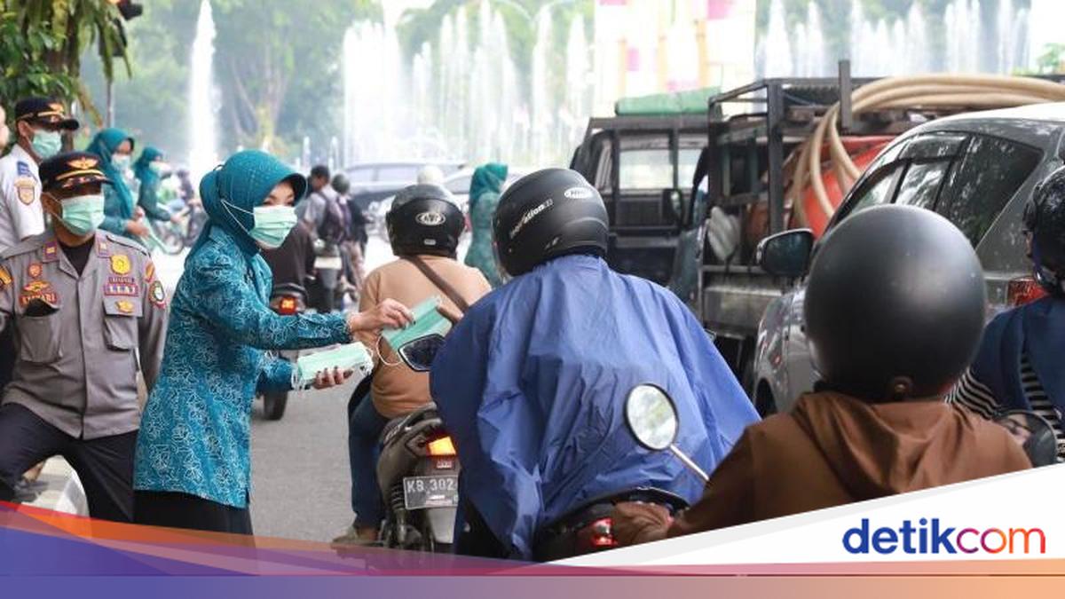 Parents in Pontianak Anxious Over Haze from Forest Fires, Hope Schools Are Closed