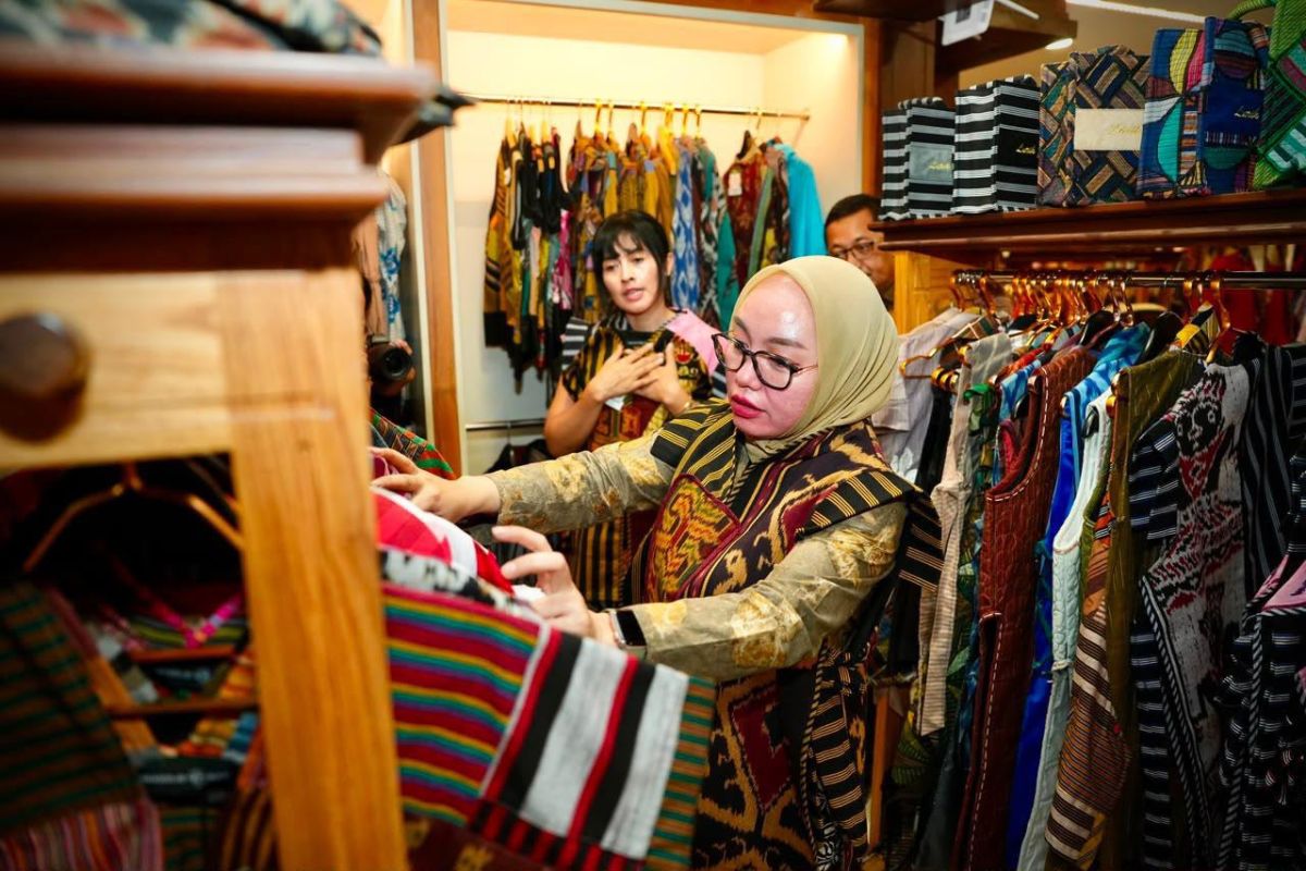 Government pushes for lurik ecosystem to be as strong as batik