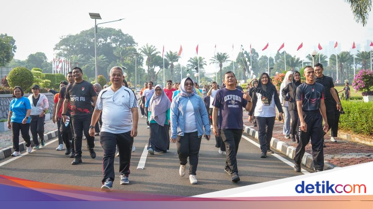 Siti Fauziah Promotes Healthy Living Culture Through MPR RI Staff Walk