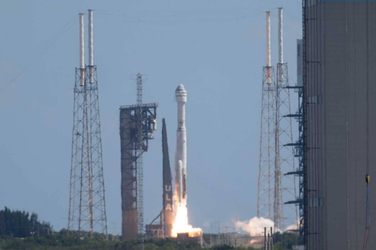 Trump signs memorandum to boost space transport capabilities