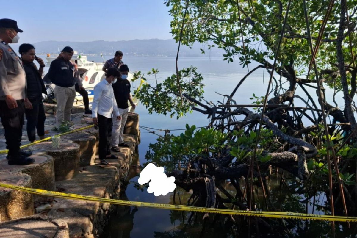 Unidentified man's body found floating in Kendari Bay