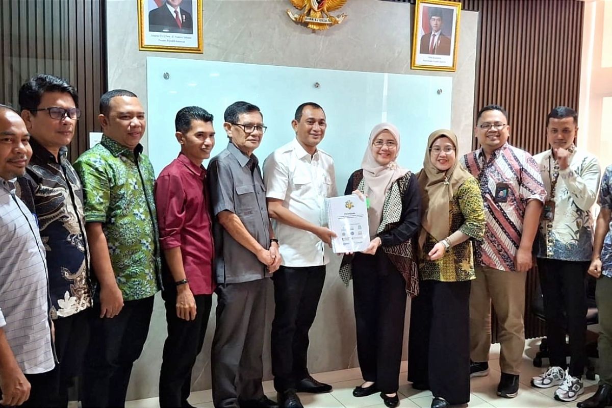 Aceh government proposes patchouli oil as warehouse receipt system commodity