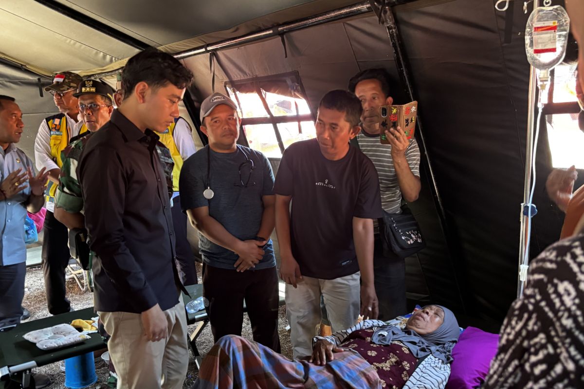 Vice President seeks to help students from earthquake-hit areas continue education