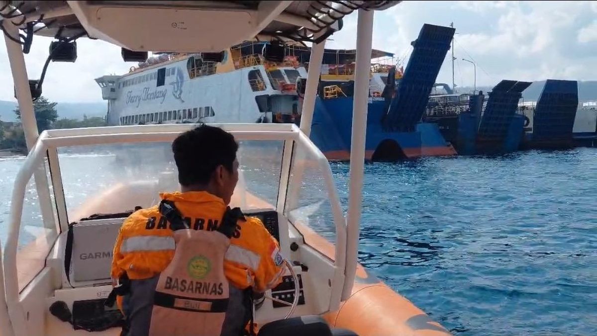 KMP Bontang Ekspress II Catches Fire While Docked in Banyuwangi Waters