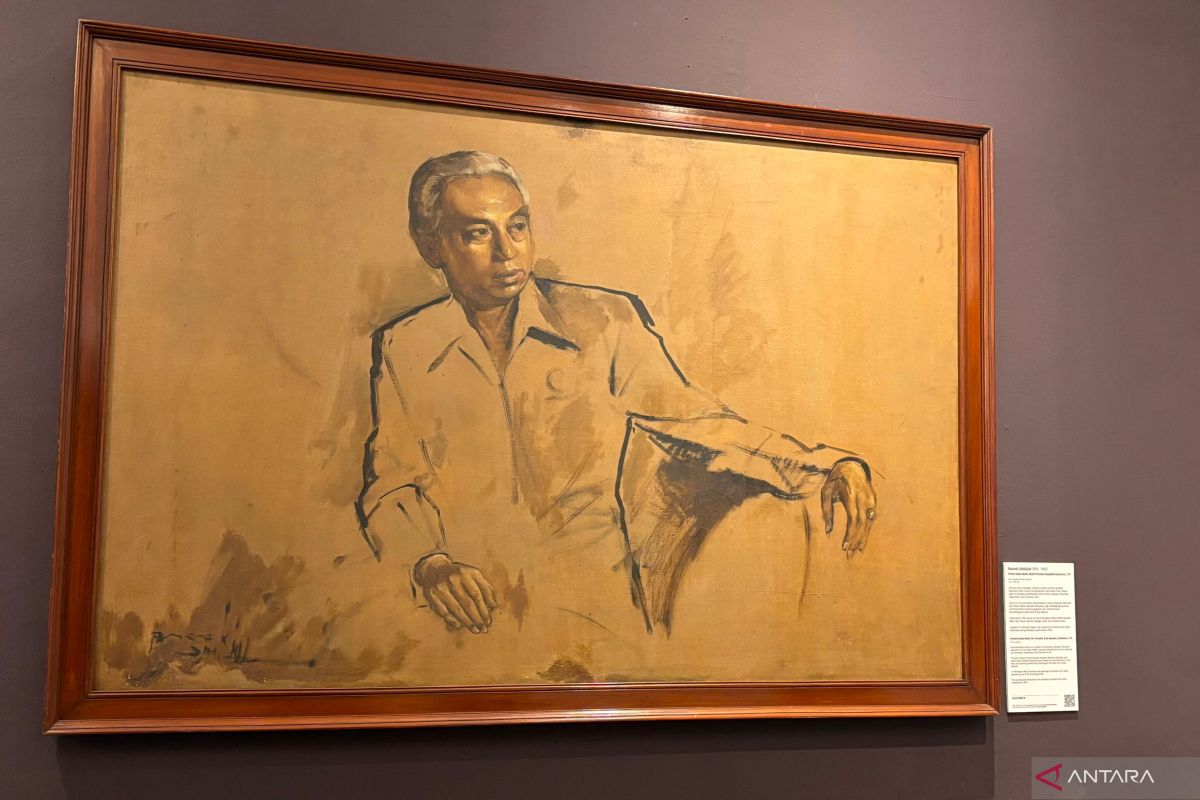 The other side of Adam Malik through brushstrokes