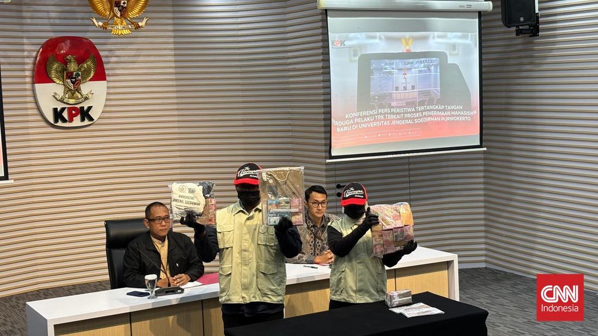 KPK Displays Evidence of Hundreds of Millions in Cash During Sting Operation Against Unsoed Rector and Others