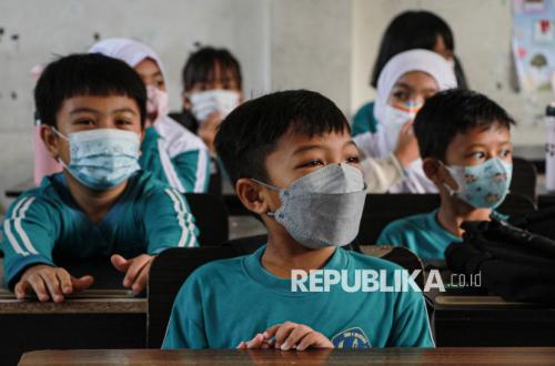 Palangka Raya Firefighters Continue Battling Land Fires
