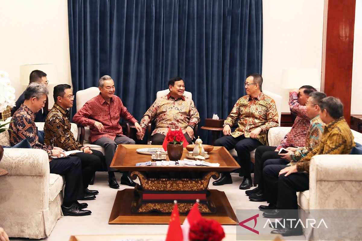 Chinese Foreign and Defence Ministers Meet President Prabowo Subianto