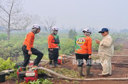 Prabowo Surveys Forest and Land Fires in Kubu Raya, Orders Officers to Move Quickly
