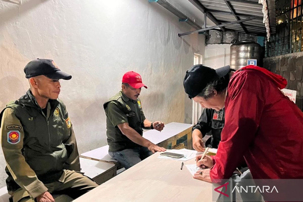 East Jakarta City Government catches illegal waste dumpers in Ciracas