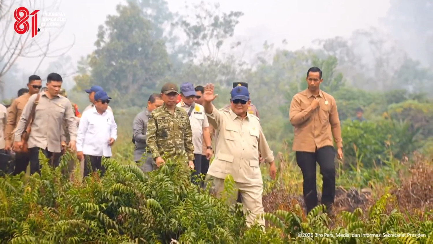 President Prabowo leads meeting and inspects forest fire site in West Kalimantan