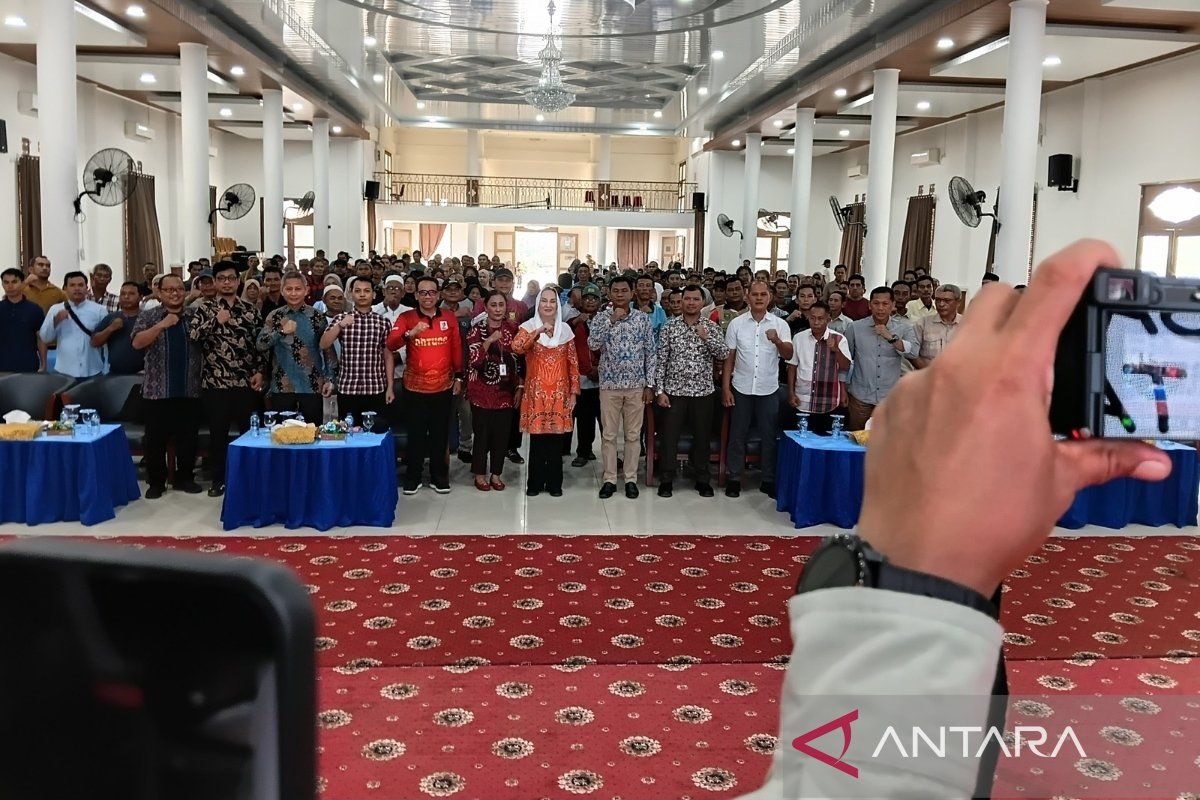 Ministry of Agriculture provides 38,500 coconut seedlings to Natuna farmers