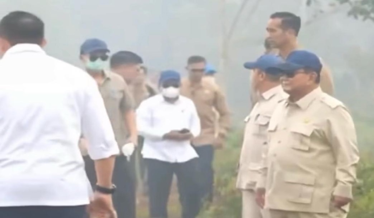 Reviewing Forest Fires in Kubu Raya, Prabowo Ensures Optimal Firefighting