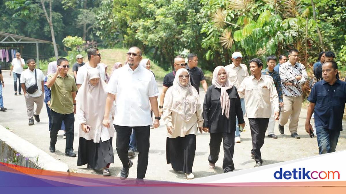 Andre Rosiade Visits SMA 1 Sumbar, Affirms School Repair Programme