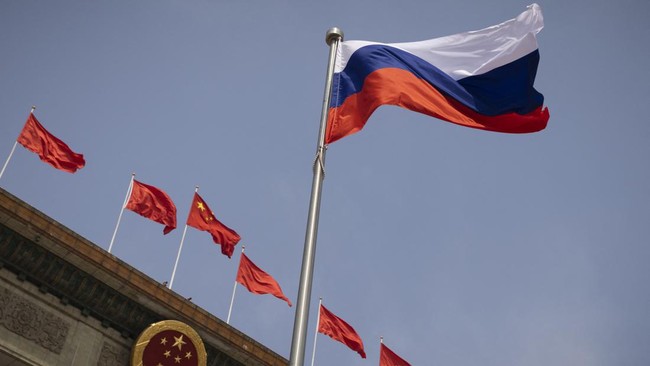Russia Increasingly Pressured as China Begins to Dominate the Arms Market