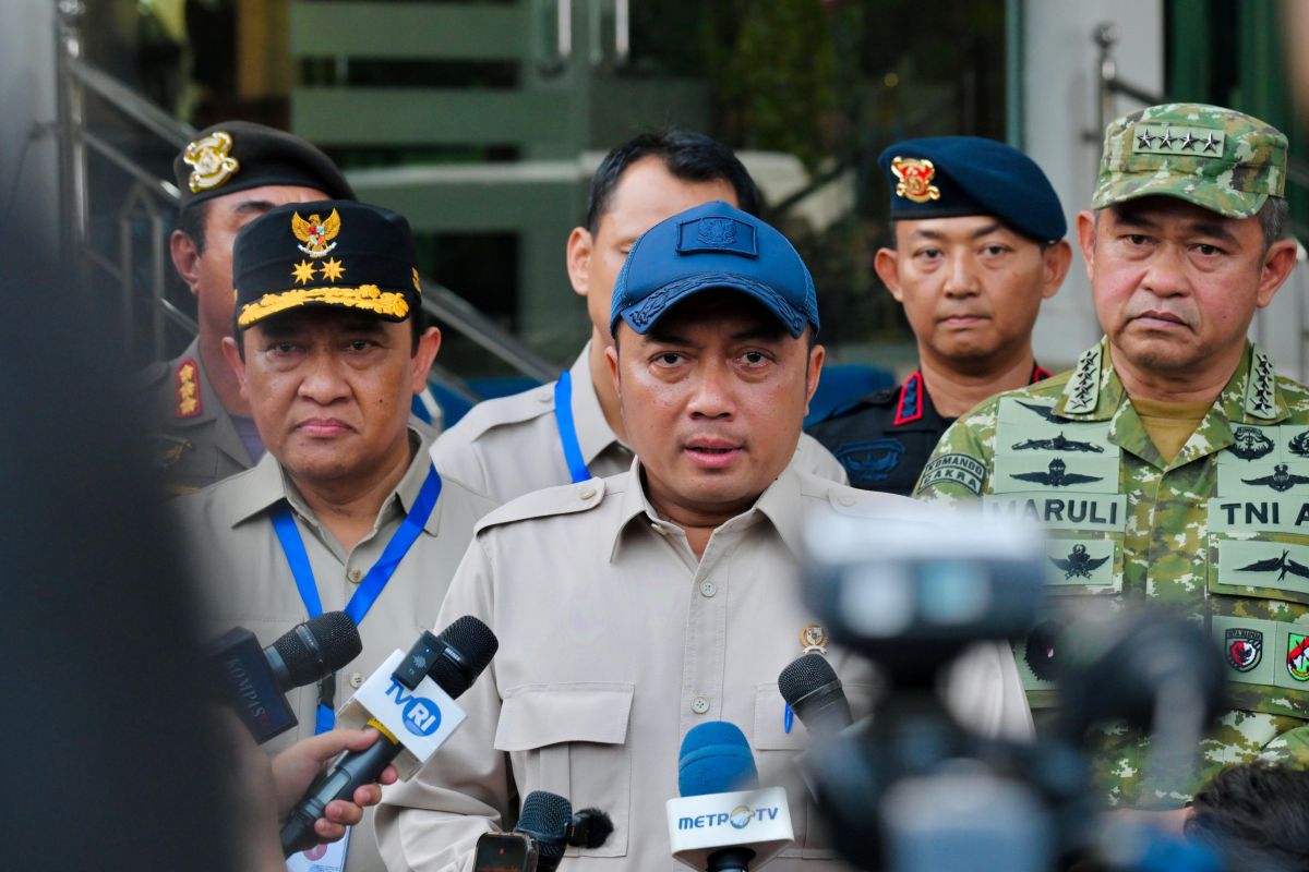 President Prabowo adds helicopters and personnel to tackle forest and land fires