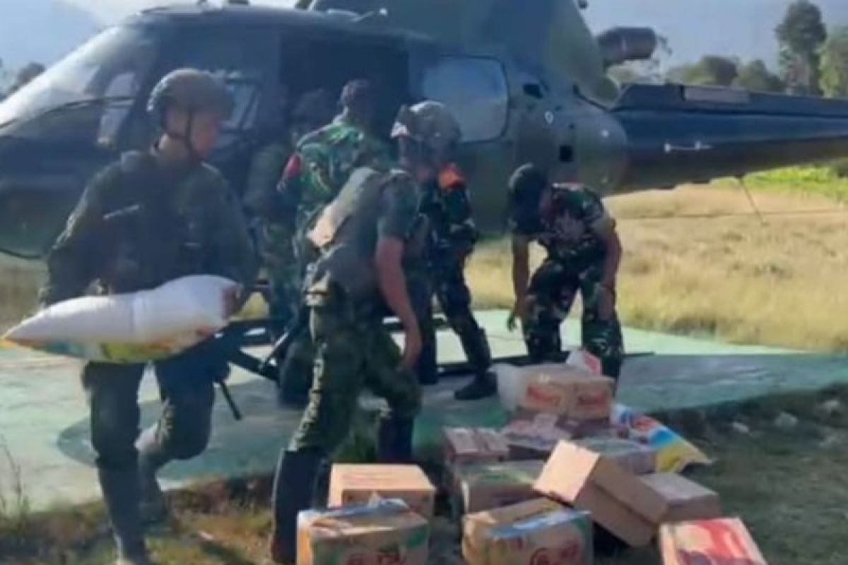Kogabwilhan III distributes humanitarian aid to residents in Jila