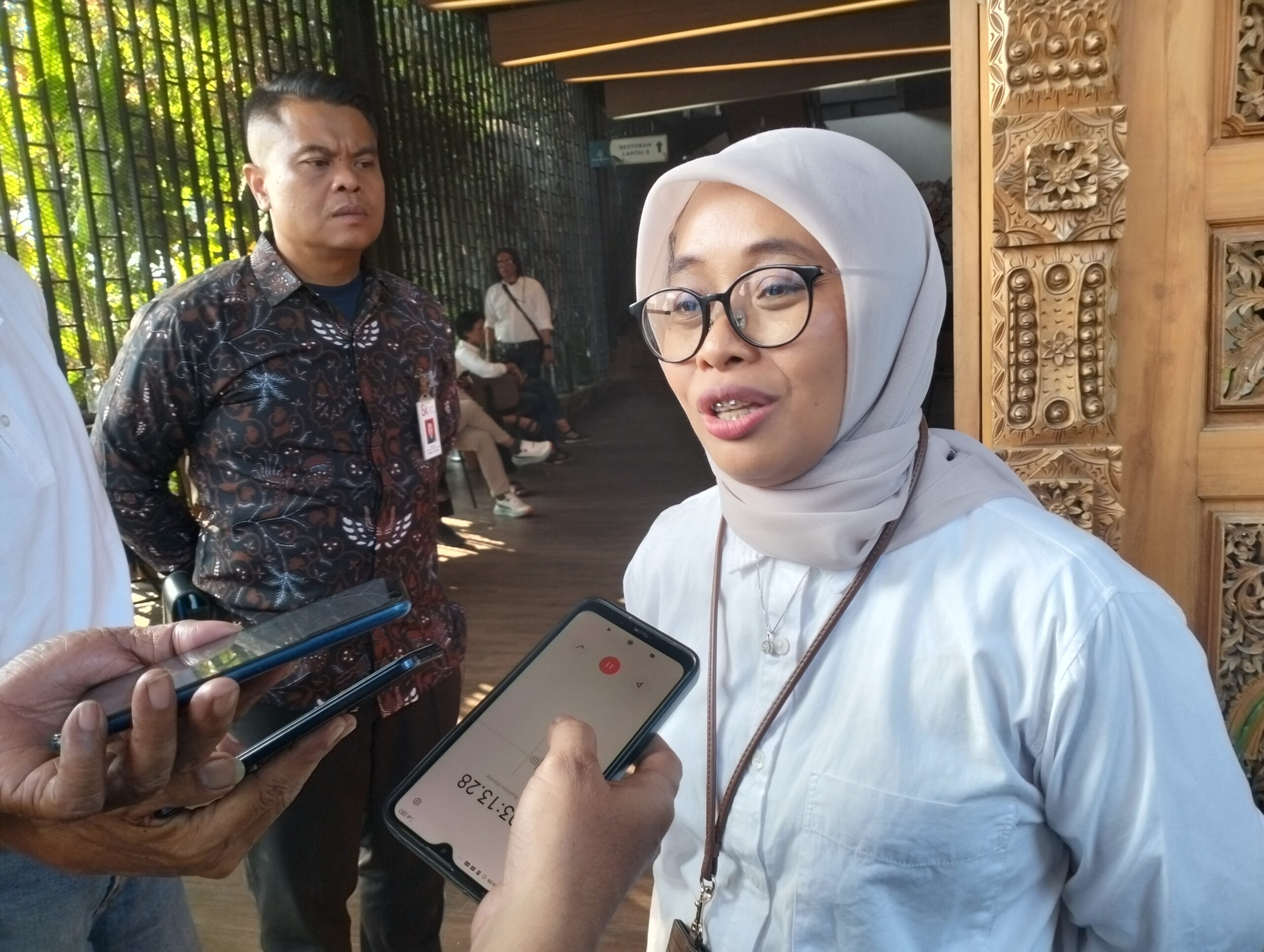 Credit in East Priangan Grows, Risk Looms