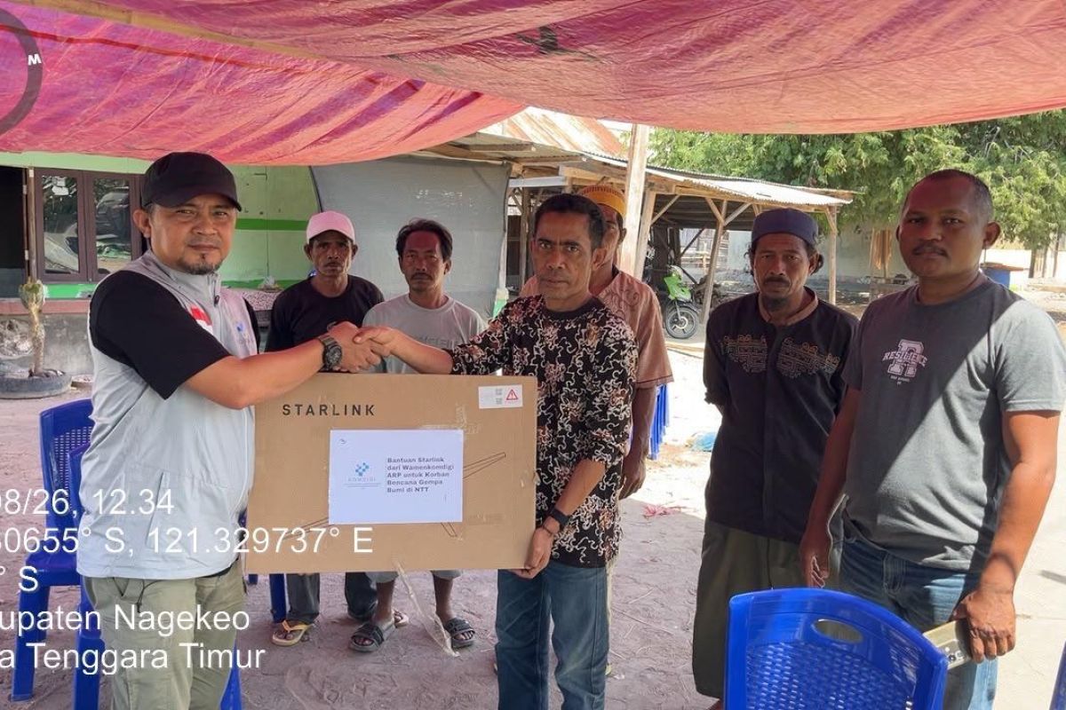 Komdigi distributes connectivity devices following disaster in NTT